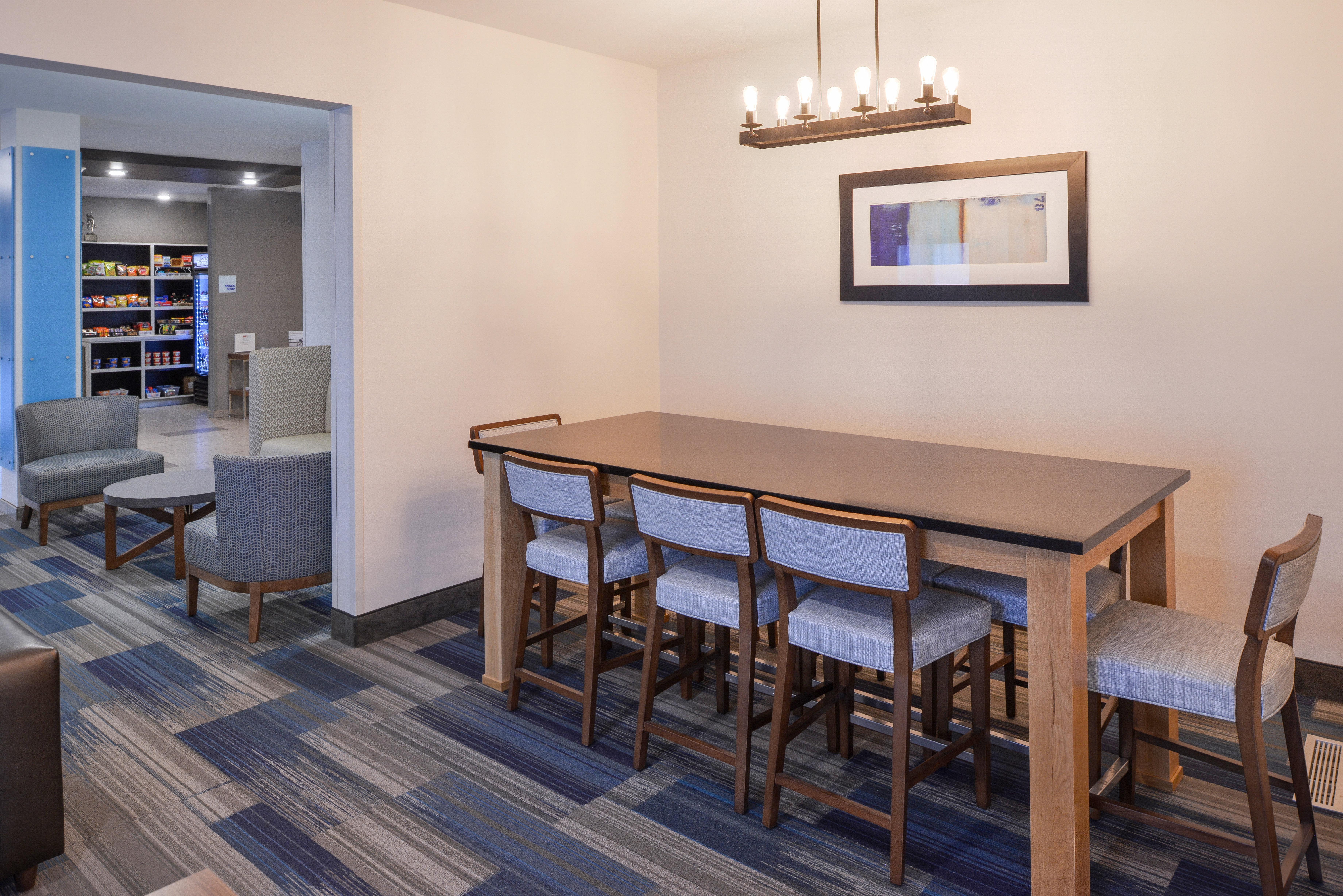 Holiday Inn Express Hotel & Suites Sioux Falls At Empire Mall By Ihg Bagian luar foto