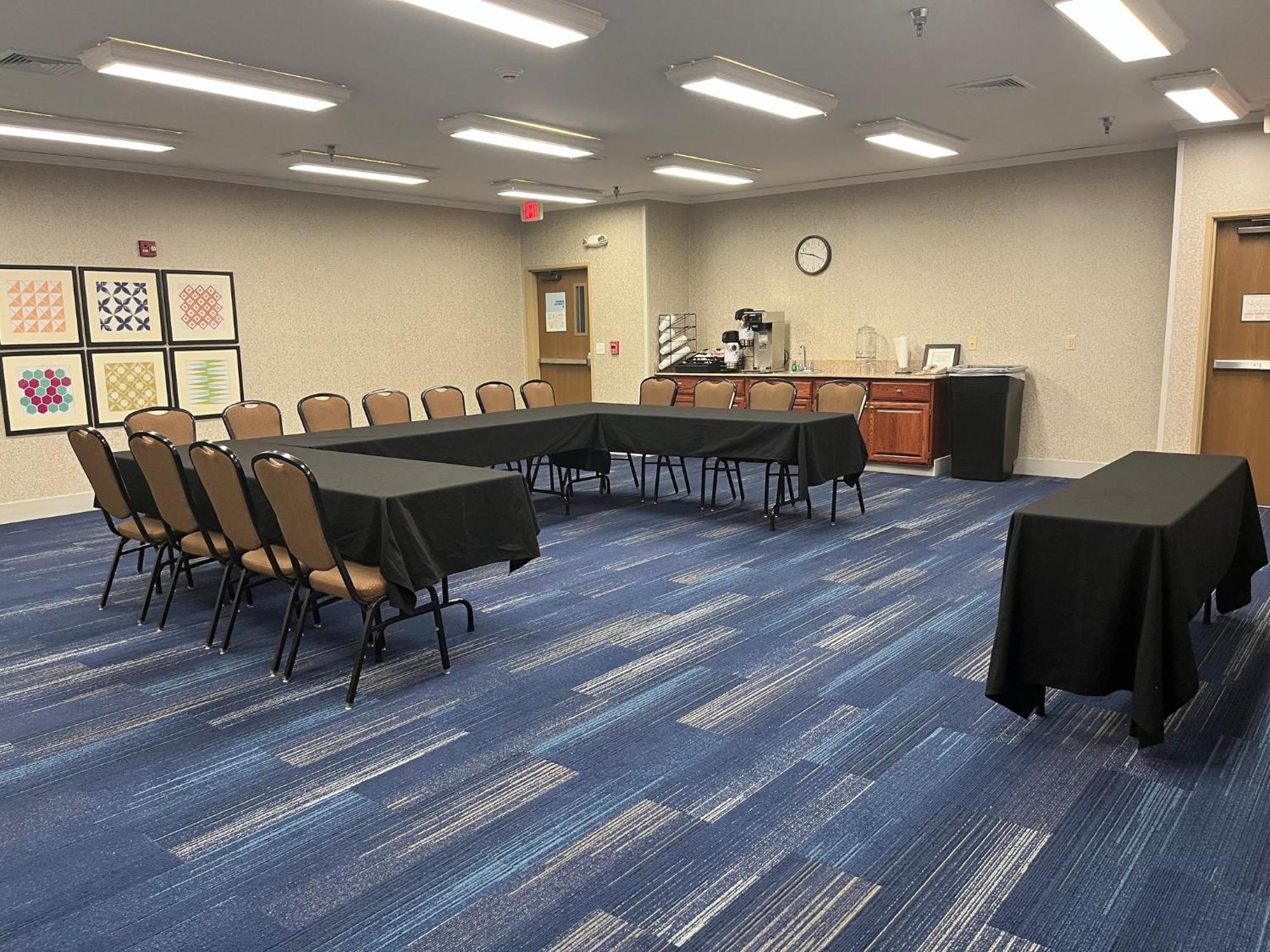 Holiday Inn Express Hotel & Suites Sioux Falls At Empire Mall By Ihg Bagian luar foto